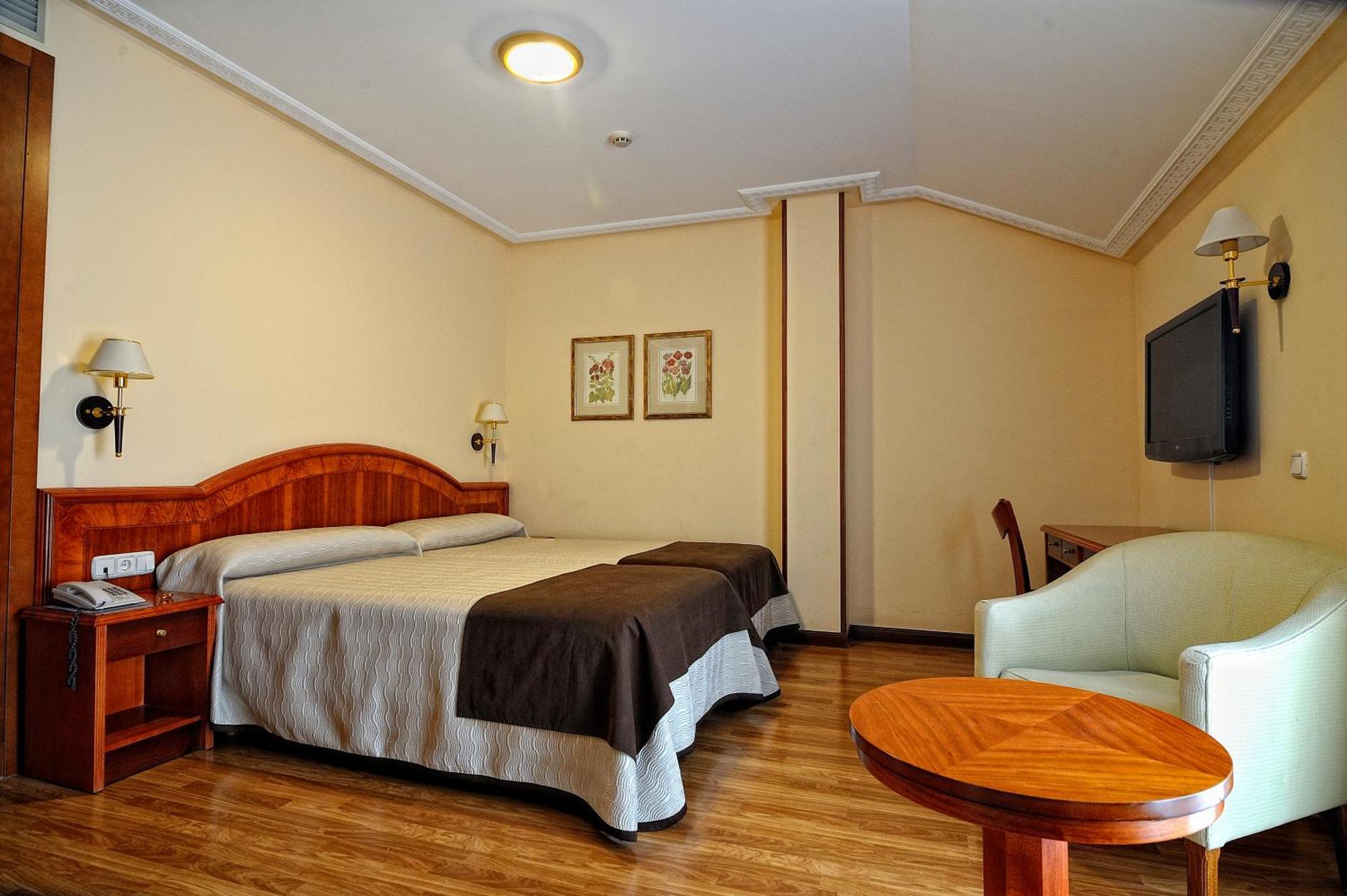 Hotel Alisi Aranda de Duero Exterior photo